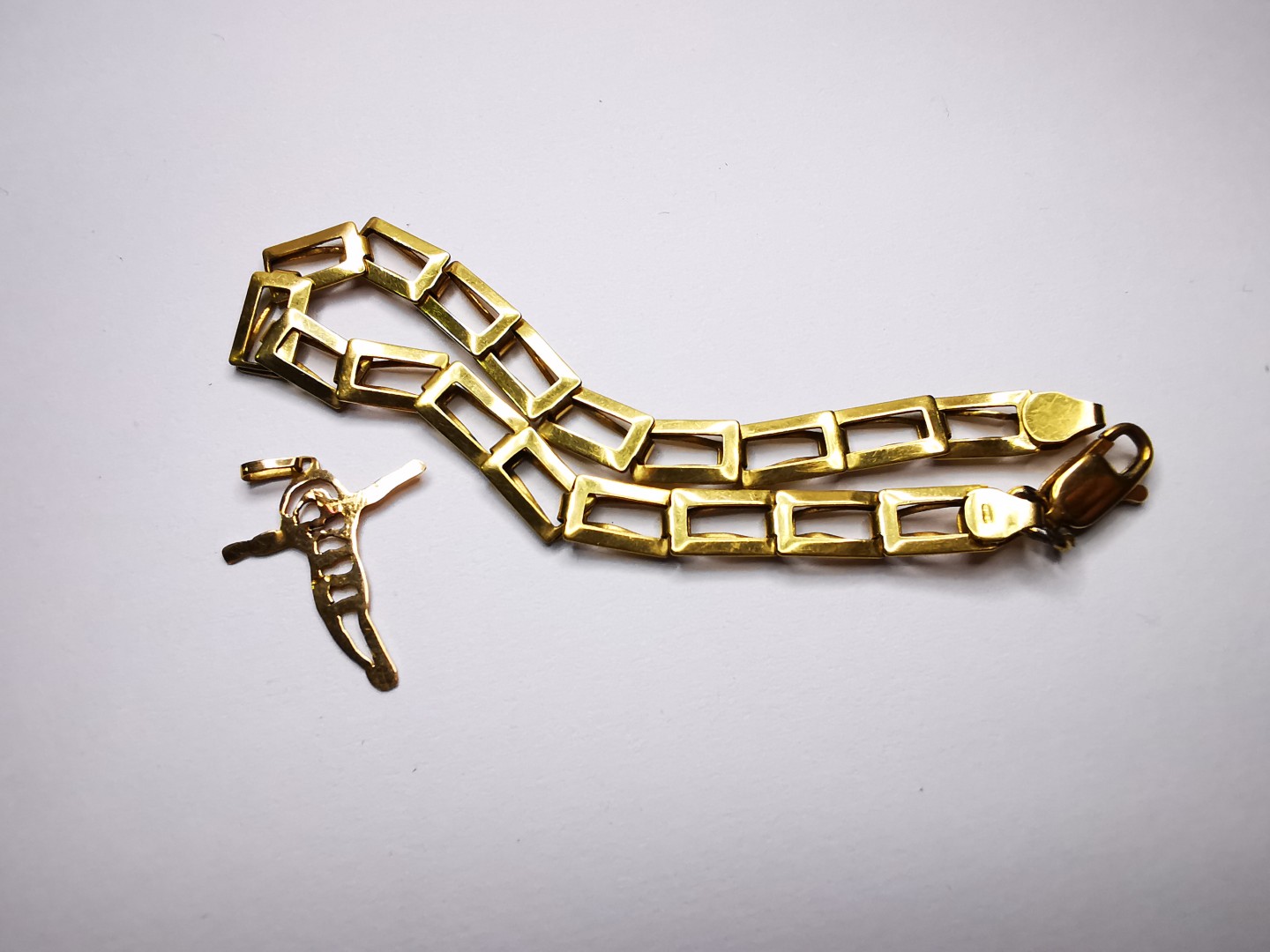 Pulsera - Colgante — lote 240 del remate DICREP en Valparaíso