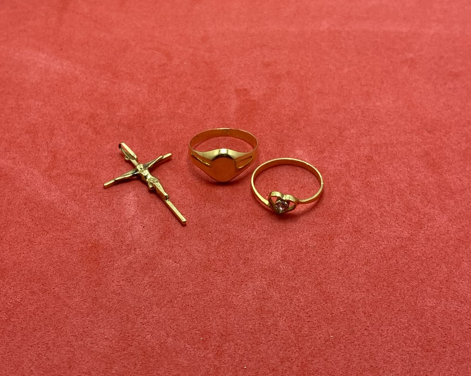 02 Anillos Dama Oro 18 K — lote 42 del remate DICREP en Valdivia