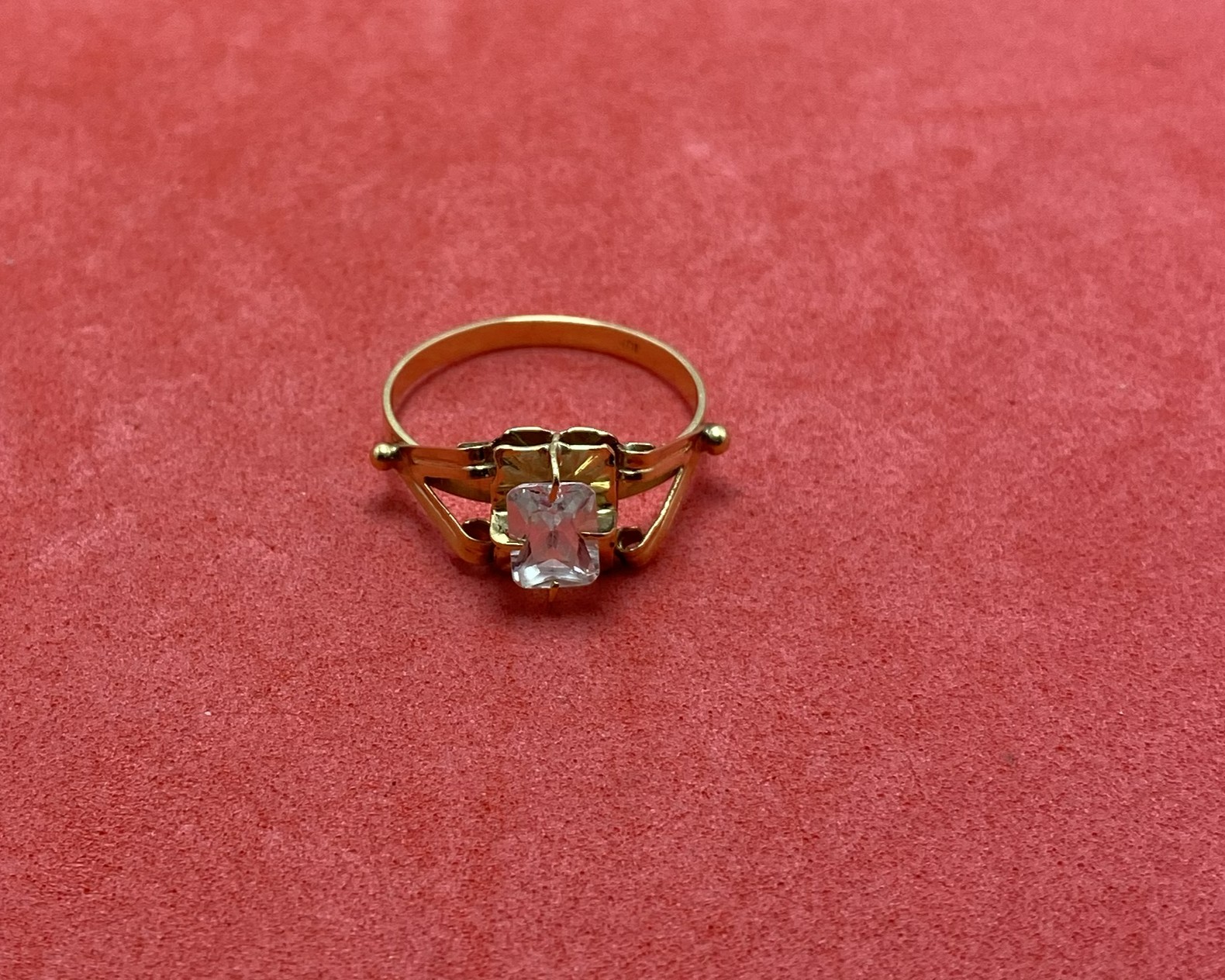 01 Anillo Dama Oro 18 Kts — lote 166 del remate DICREP en Valdivia