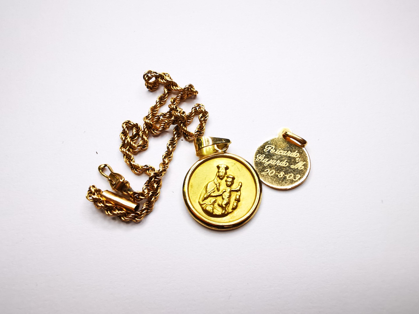 2 Medallas - Pulsera — lote 436 del remate DICREP en Valparaíso