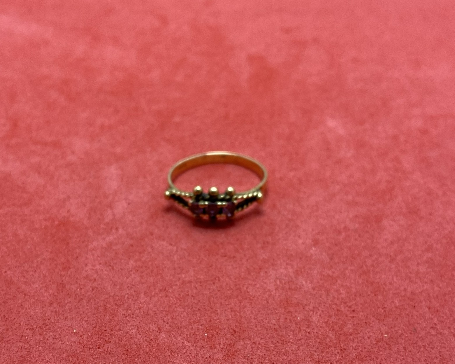 01 Anillo Dama Oro 18 Kts — lote 45 del remate DICREP en Valdivia