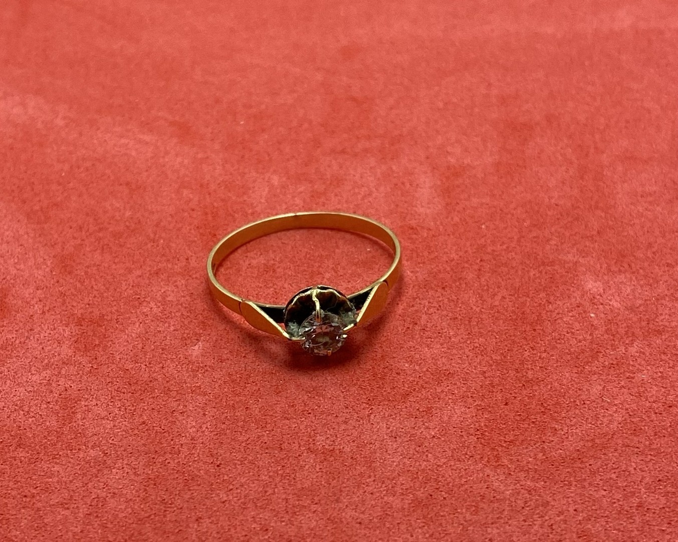 01 Anillo Dama Oro 18 Kts — lote 82 del remate DICREP en Valdivia
