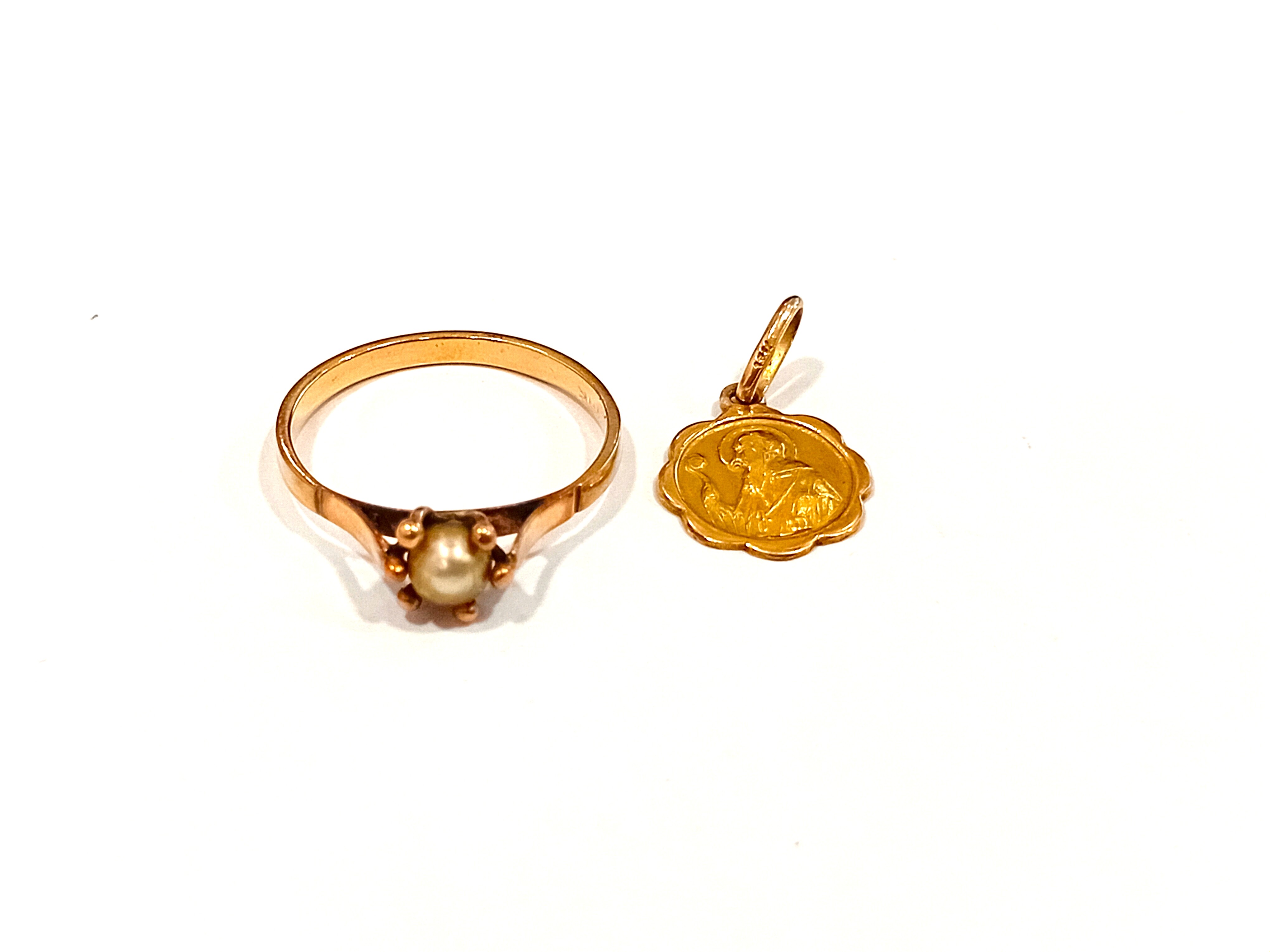 Anillo Dama - Medalla — lote 584 del remate DICREP en Rancagua