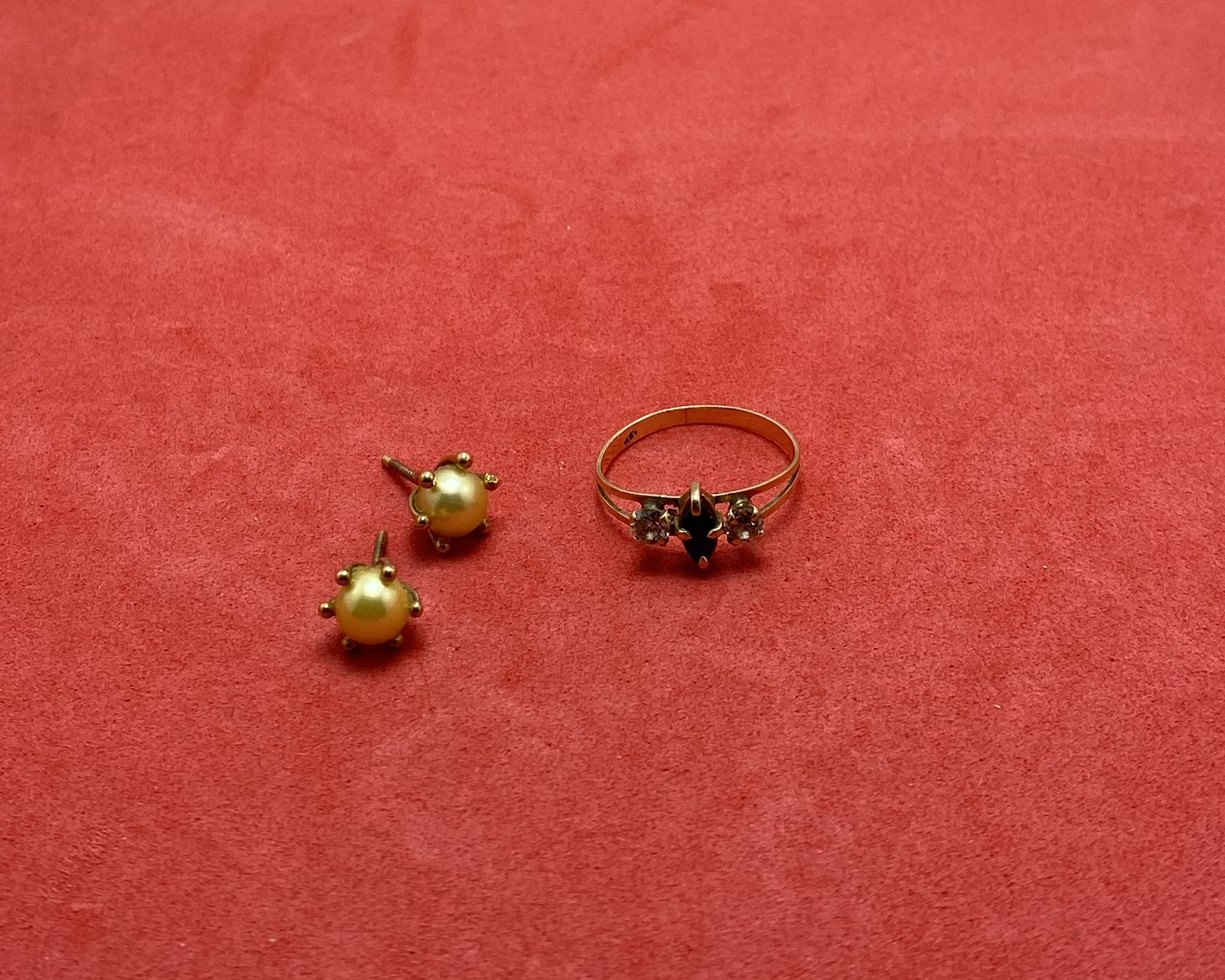 01 Anillo Dama Oro 18 Kt — lote 57 del remate DICREP en Valdivia