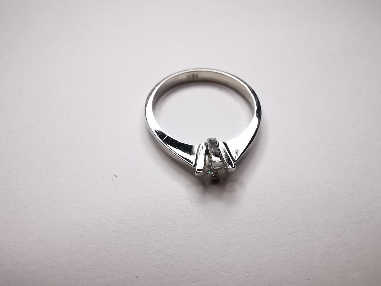 Anillo Dama Oro Blanco — lote 404 del remate DICREP en Valparaíso