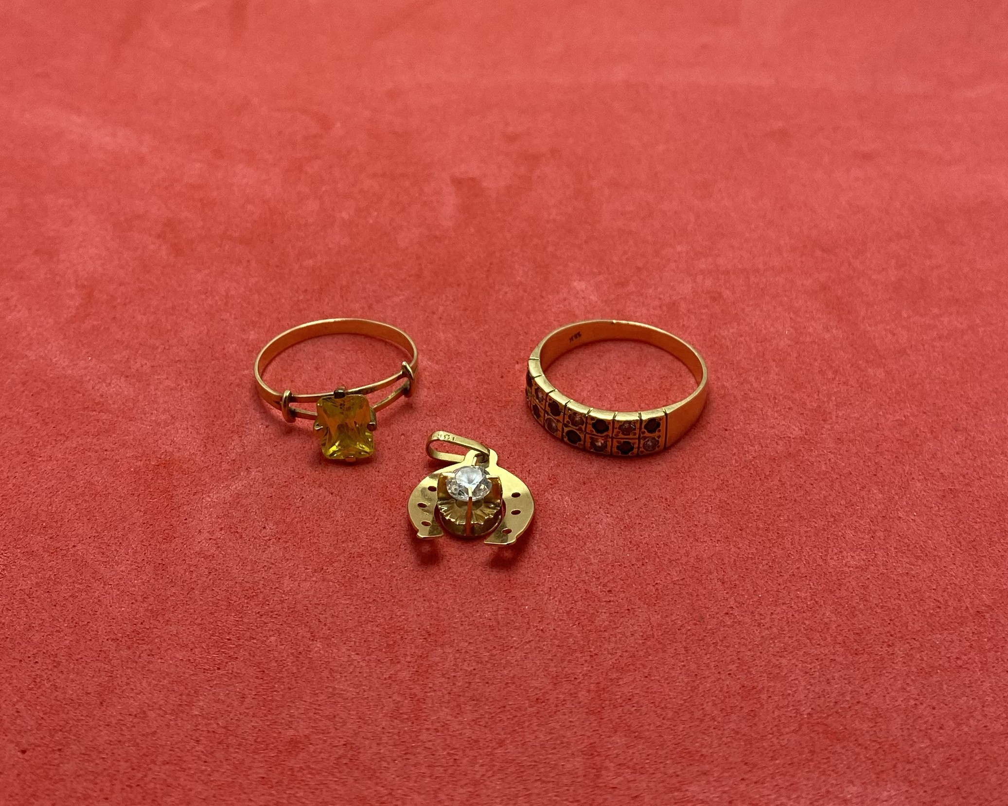02 Anillos Dama Oro 18 K — lote 192 del remate DICREP en Valdivia