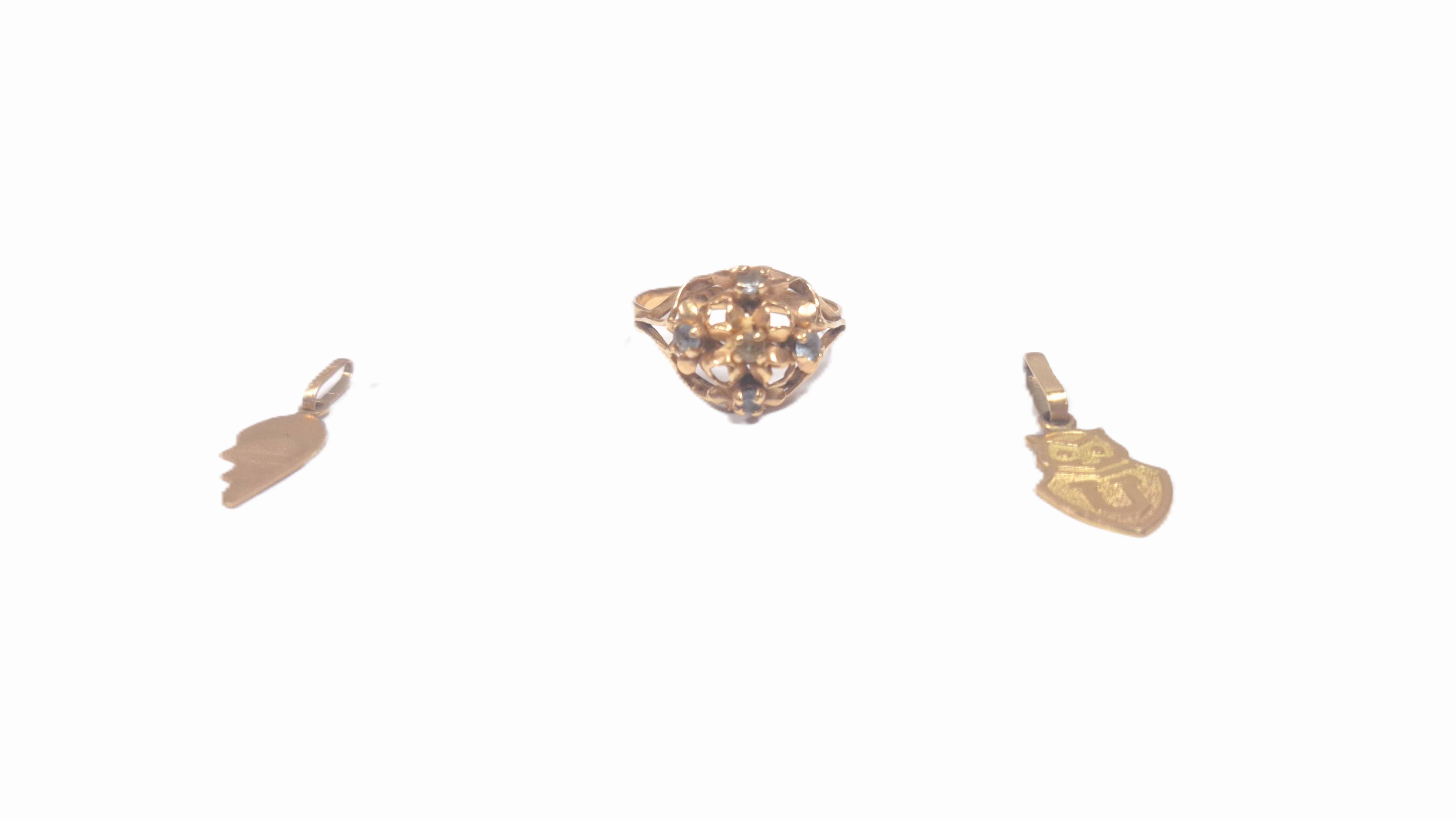 Anillo, Medalla Y Colgante — lote 53 del remate DICREP en Los Andes