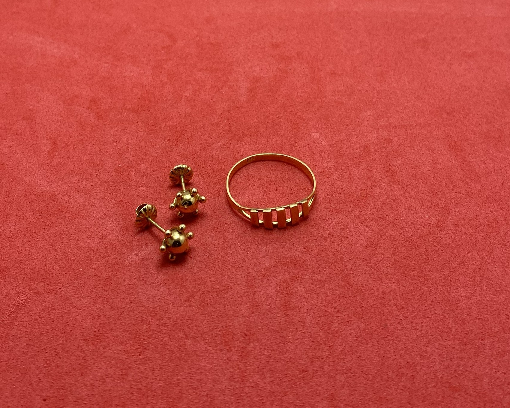 01 Anillo Dama Oro 18 Kt — lote 164 del remate DICREP en Valdivia