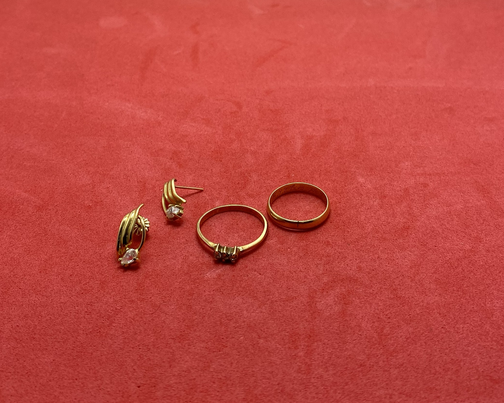 01 Anillo Dama Oro 18 Kt — lote 137 del remate DICREP en Valdivia