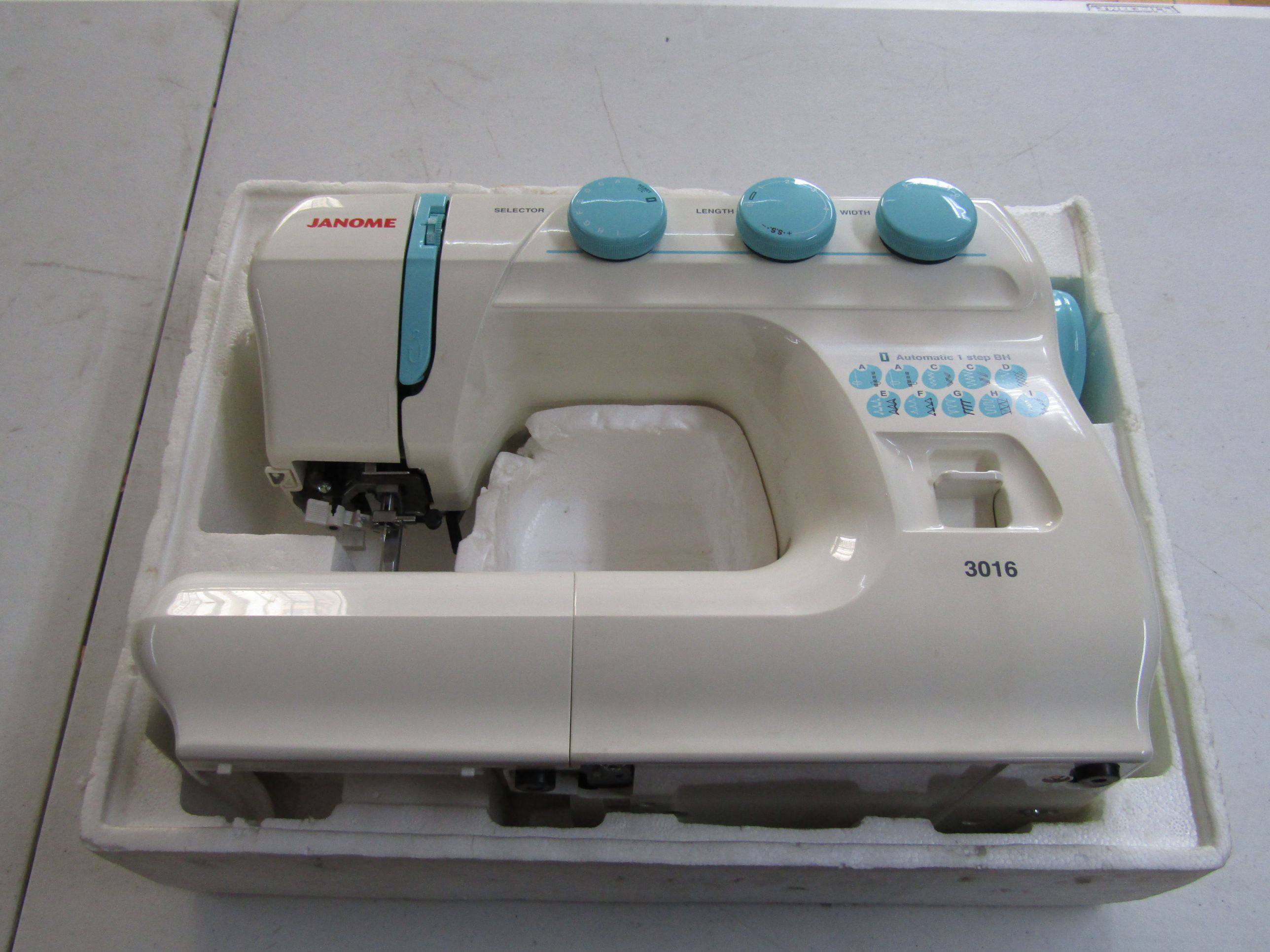 Maquina De Coser — lote 6 del remate DICREP en Talca