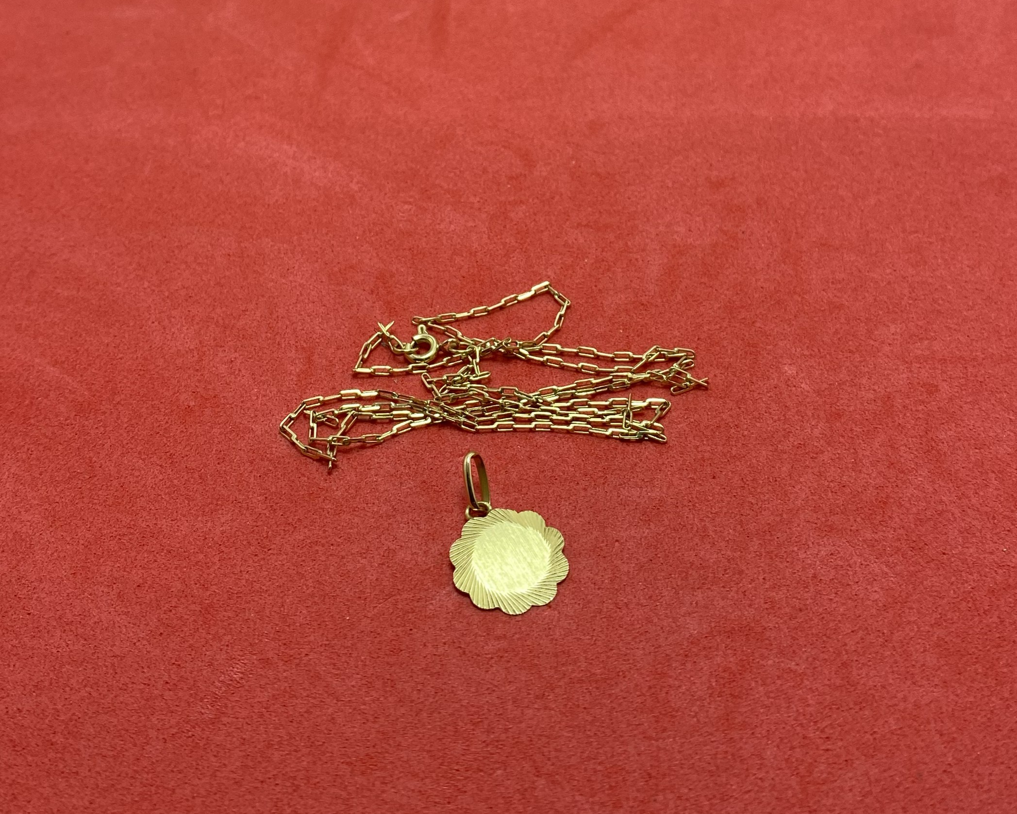 01 Gargantilla Oro 18 K — lote 157 del remate DICREP en Valdivia