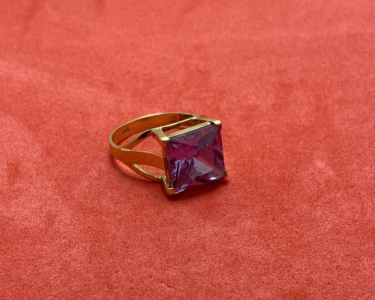01 Anillo Dama Oro 18 Kts — lote 30 del remate DICREP en Valdivia