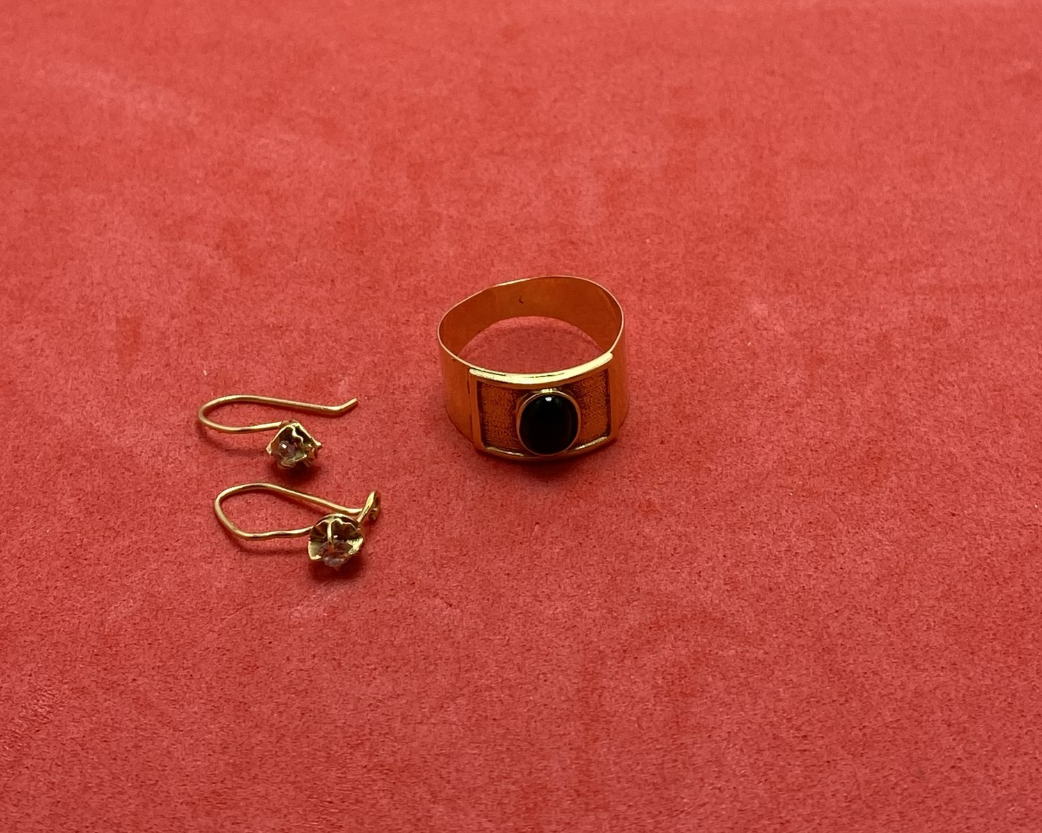 01 Anillo Dama Oro 18 Kt — lote 114 del remate DICREP en Valdivia