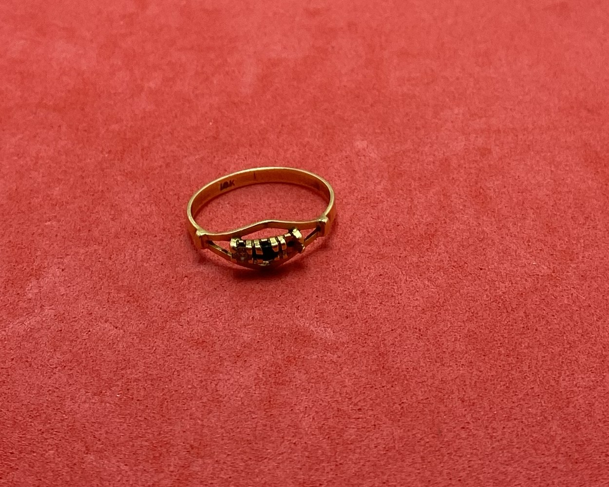 01 Anillo Dama Oro 18 Kts — lote 171 del remate DICREP en Valdivia